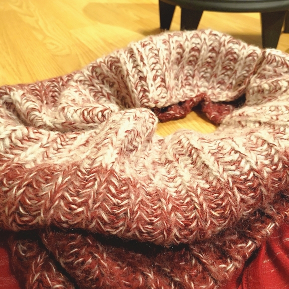 100% Acrylic Scarf - Picture 5 of 15